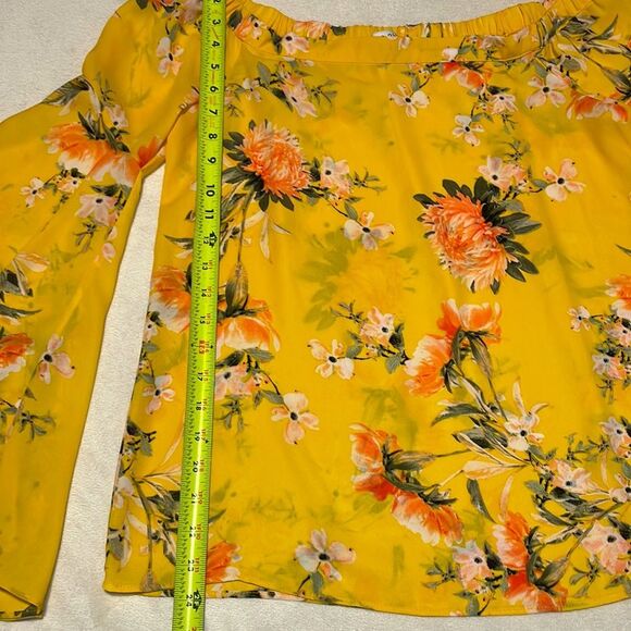 Rose + Olive- Yellow Floral Print Blouse- On or Off the Shoulders- Size Medium - Picture 3 of 9